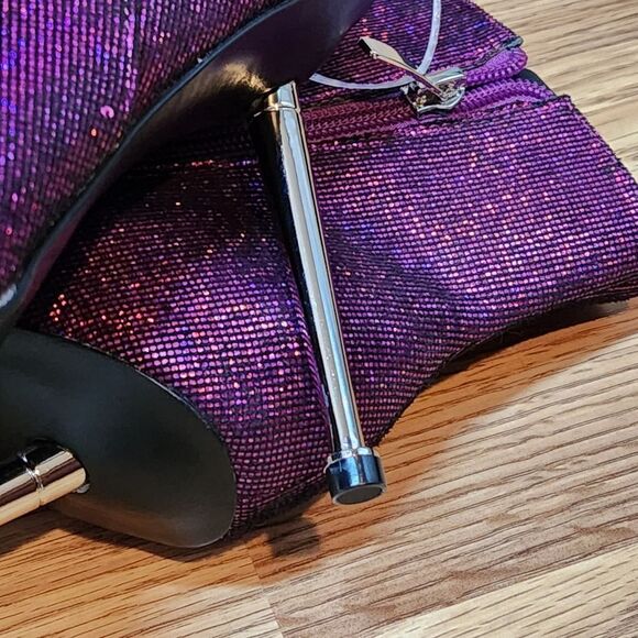🔥NWT Nine West Iridescent Fuchsia "Tryin" Silver Stiletto Booties Size 7 - Picture 8 of 16